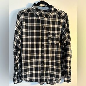 Hollister SZ L Ladies flannel shirt in Black & White plaid cotton blend.